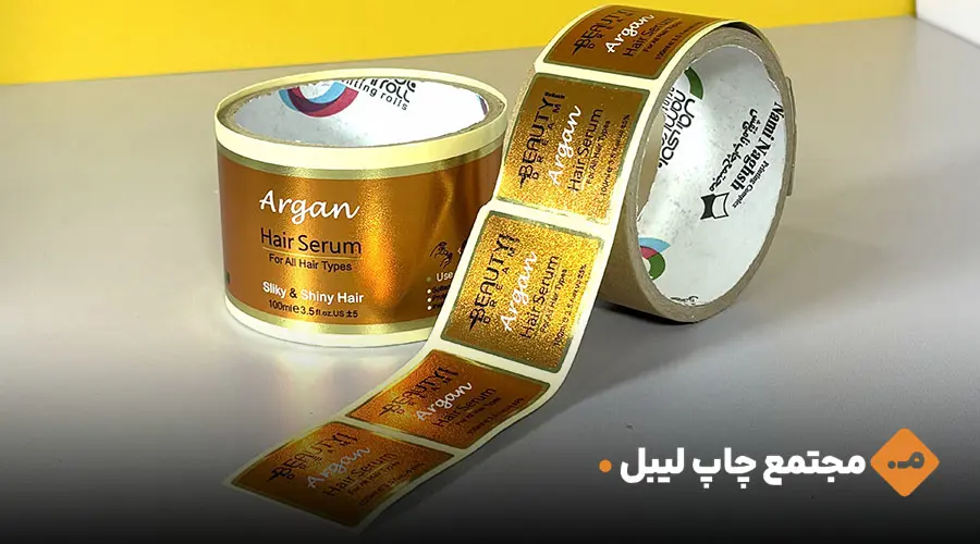 توضیح سه فرم اصلی: رول لیبل صدفی (برای دستگاه های اتوماتیک)، شیت A4 و A3 (برای پرینترهای لیزری و جوهرافشان خانگی)، و تک برگی دایکات شده (برای بسته بندی لوکس و چسباندن دستی). هر فرم با مزایا و کاربردهایش معرفی شده است.